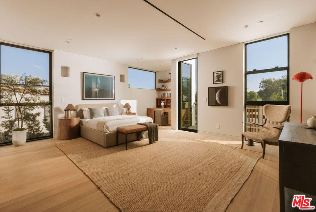 709 Walden Drive, Beverly Hills, CA 90210