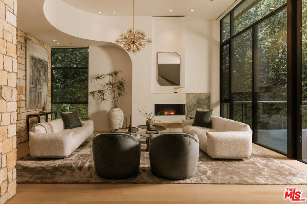 709 Walden Drive, Beverly Hills, CA 90210