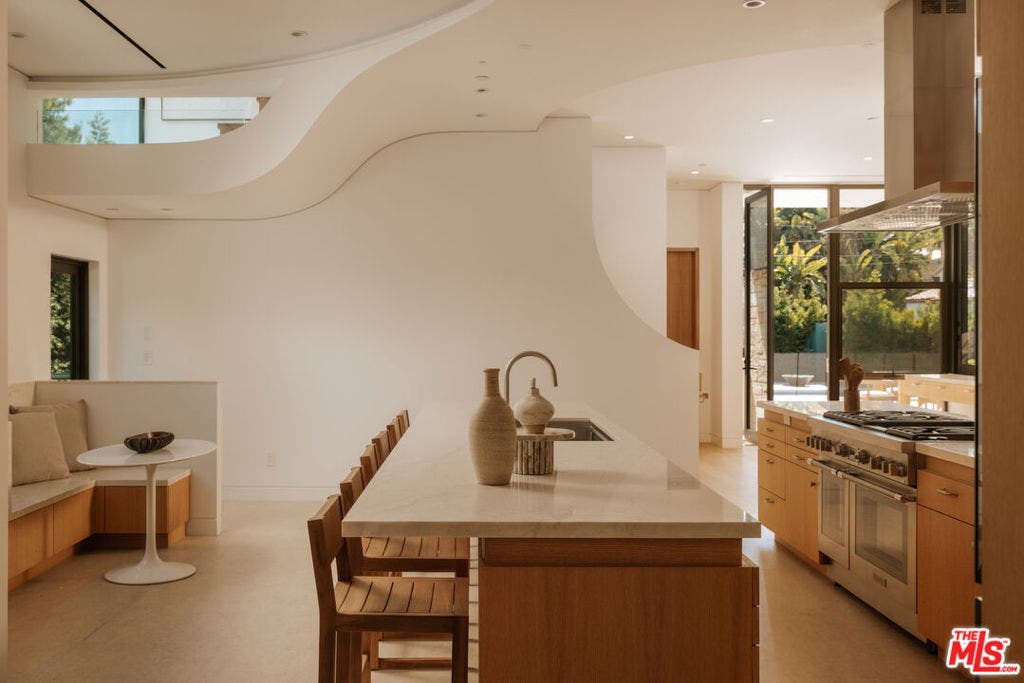 709 Walden Drive, Beverly Hills, CA 90210