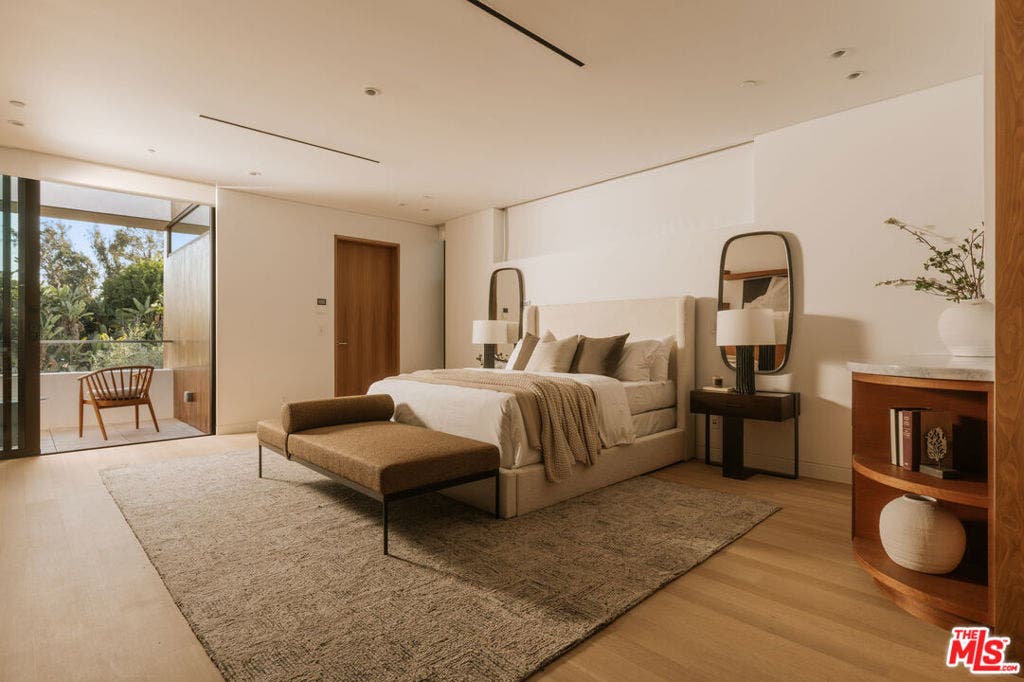 709 Walden Drive, Beverly Hills, CA 90210