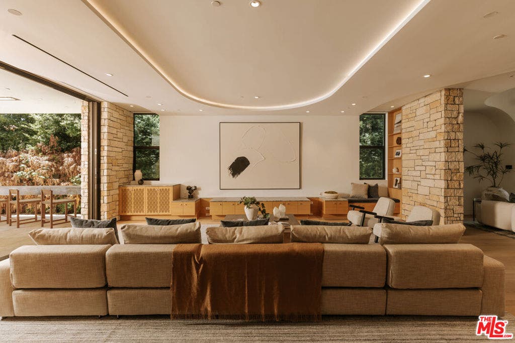 709 Walden Drive, Beverly Hills, CA 90210