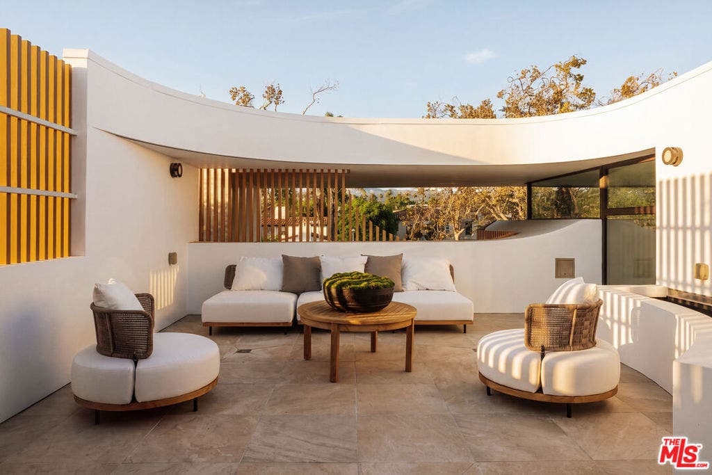 709 Walden Drive, Beverly Hills, CA 90210