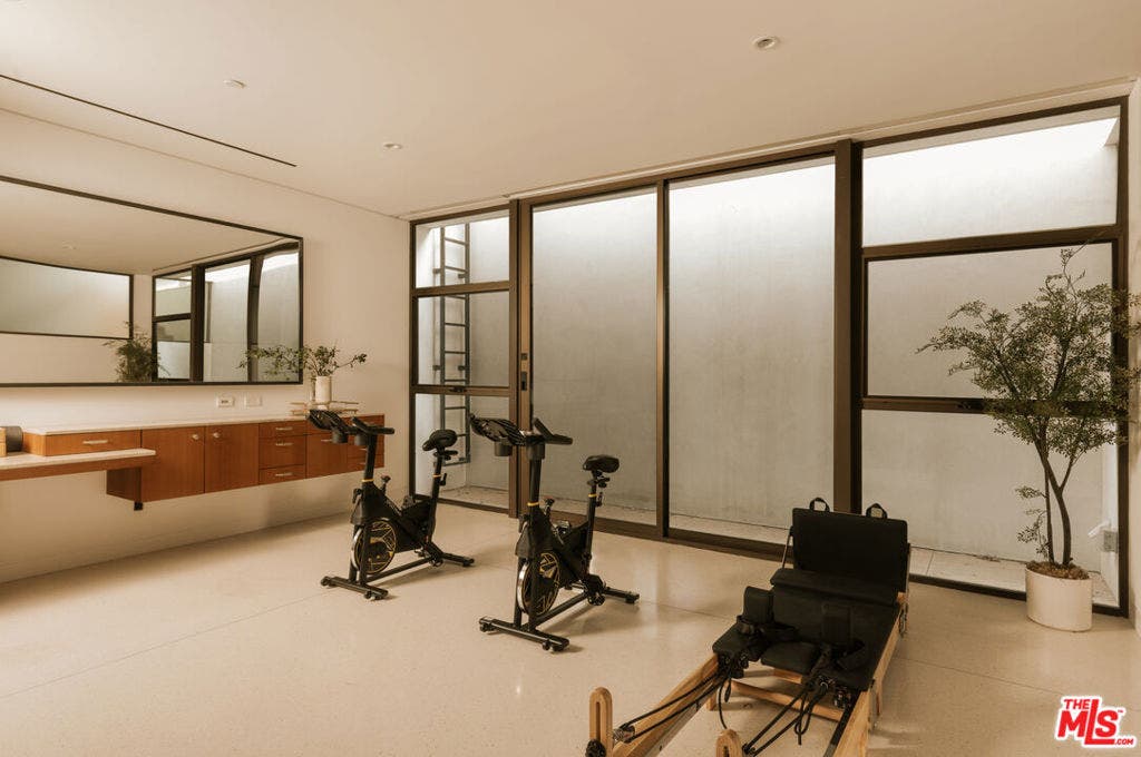 709 Walden Drive, Beverly Hills, CA 90210