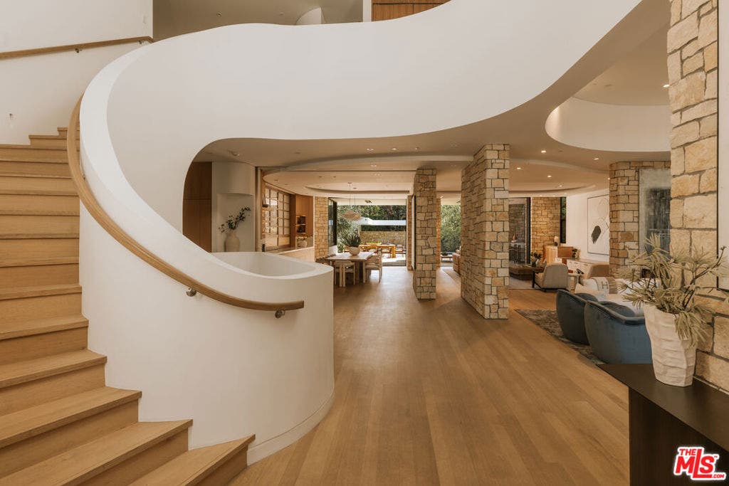 709 Walden Drive, Beverly Hills, CA 90210