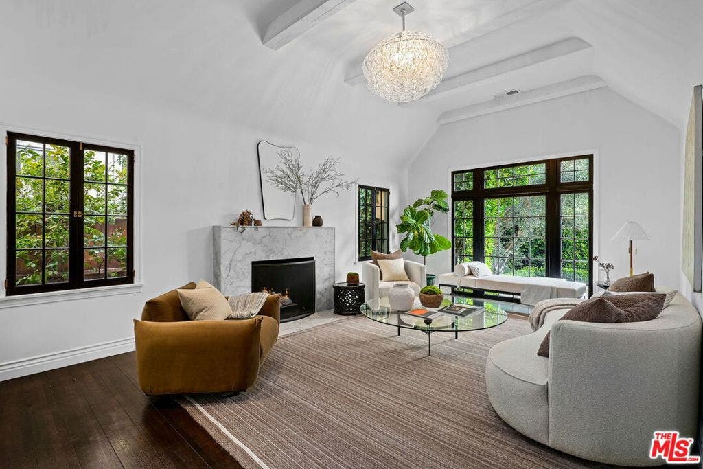 343 S Bundy Drive, Los Angeles, CA 90049 343 S Bundy Drive, Los Angeles, CA 90049