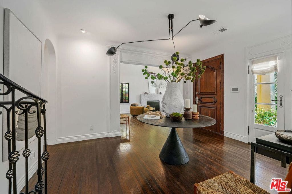 343 S Bundy Drive, Los Angeles, CA 90049 343 S Bundy Drive, Los Angeles, CA 90049