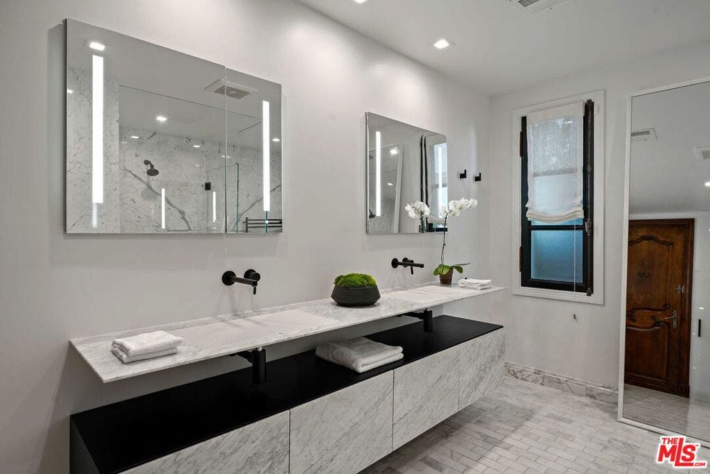 343 S Bundy Drive, Los Angeles, CA 90049 343 S Bundy Drive, Los Angeles, CA 90049
