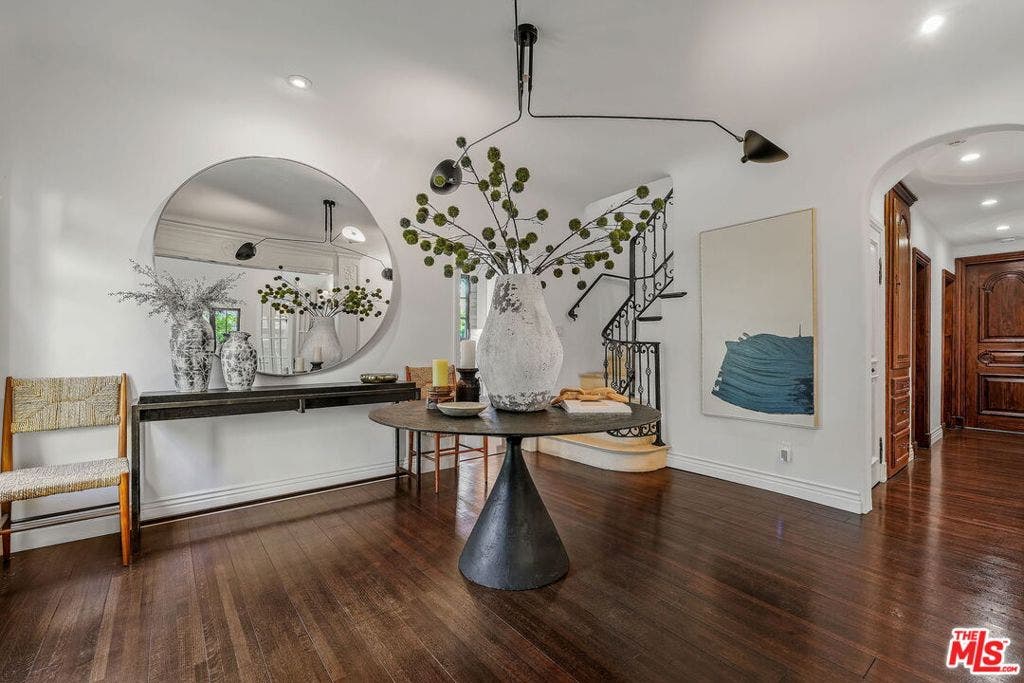 343 S Bundy Drive, Los Angeles, CA 90049 343 S Bundy Drive, Los Angeles, CA 90049