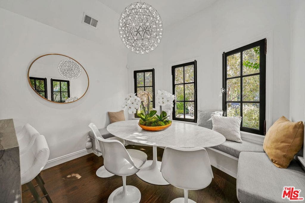 343 S Bundy Drive, Los Angeles, CA 90049 343 S Bundy Drive, Los Angeles, CA 90049