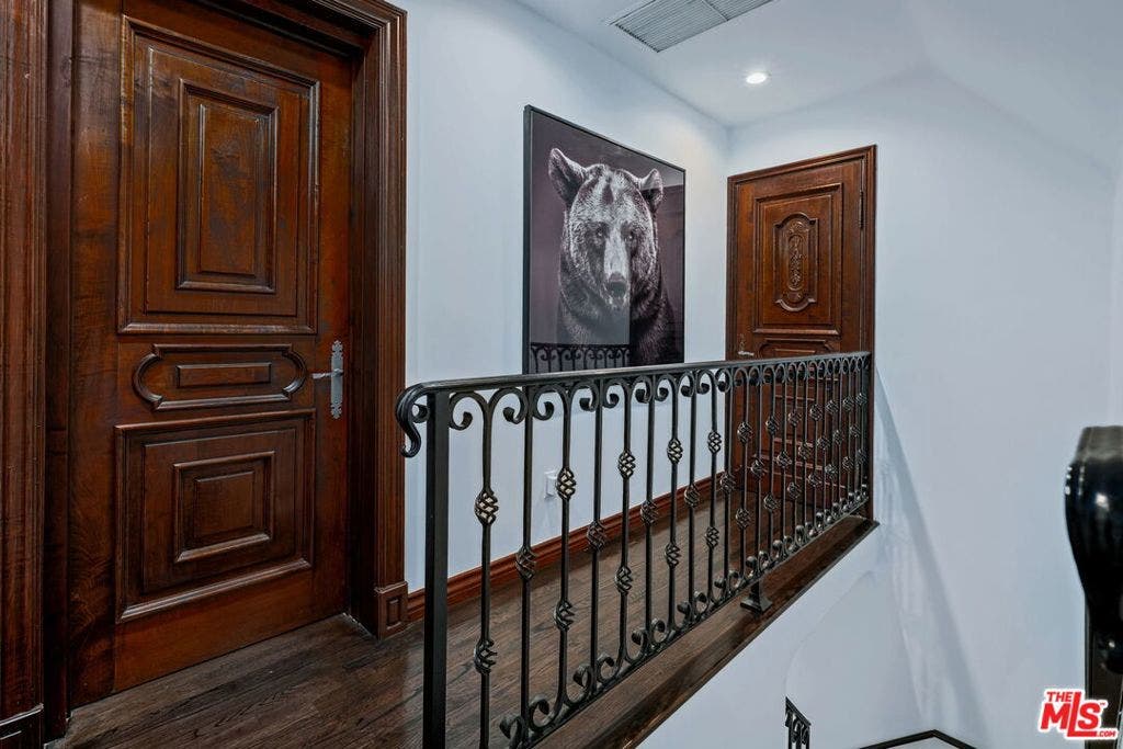 343 S Bundy Drive, Los Angeles, CA 90049 343 S Bundy Drive, Los Angeles, CA 90049