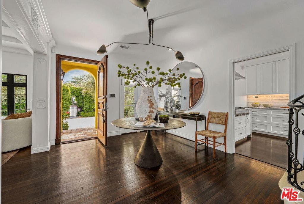 343 S Bundy Drive, Los Angeles, CA 90049 343 S Bundy Drive, Los Angeles, CA 90049