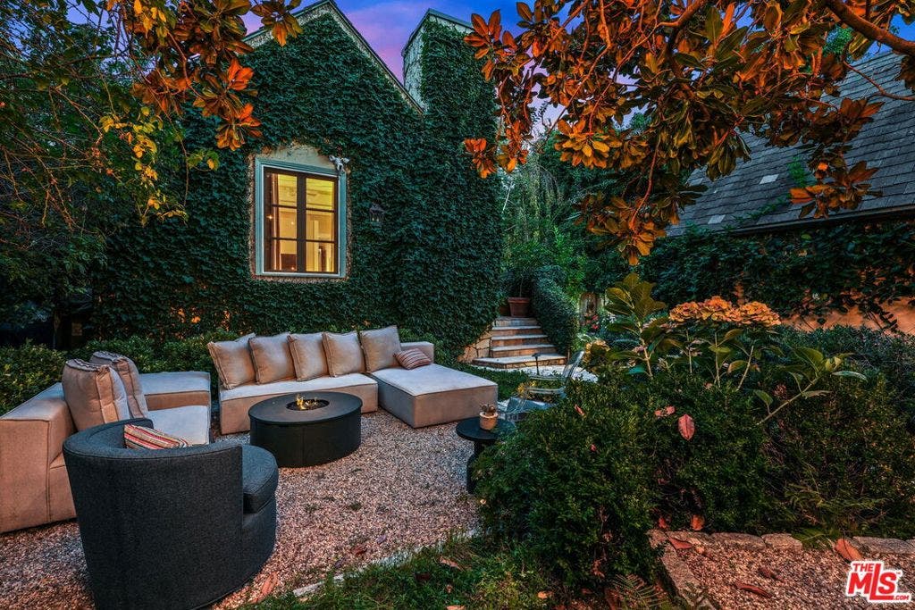 343 S Bundy Drive, Los Angeles, CA 90049 343 S Bundy Drive, Los Angeles, CA 90049