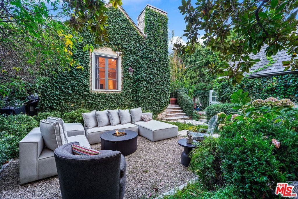 343 S Bundy Drive, Los Angeles, CA 90049 343 S Bundy Drive, Los Angeles, CA 90049