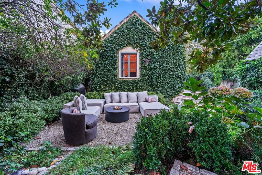 343 S Bundy Drive, Los Angeles, CA 90049 343 S Bundy Drive, Los Angeles, CA 90049