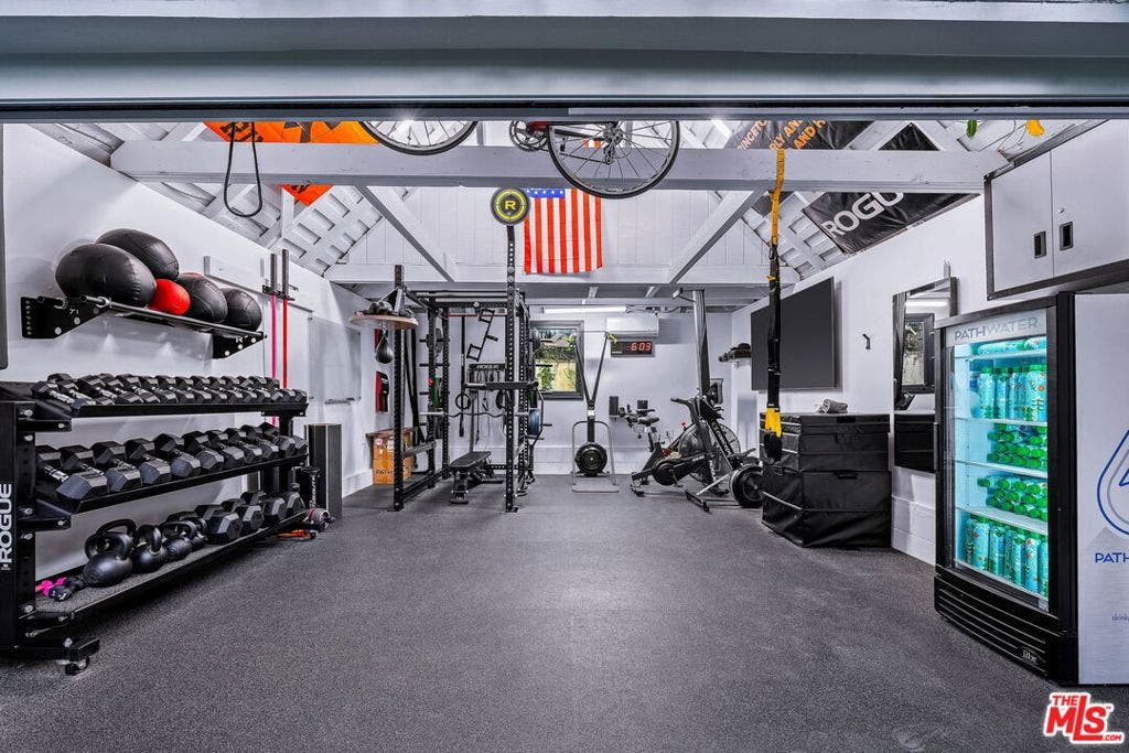 343 S Bundy Drive, Los Angeles, CA 90049 343 S Bundy Drive, Los Angeles, CA 90049