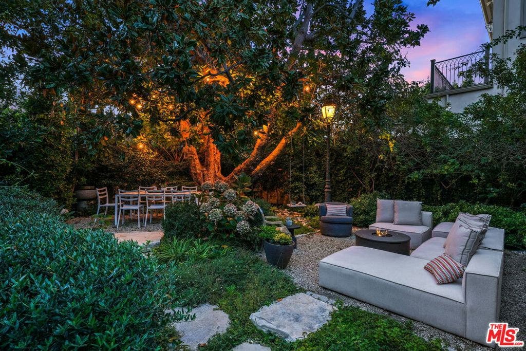 343 S Bundy Drive, Los Angeles, CA 90049 343 S Bundy Drive, Los Angeles, CA 90049
