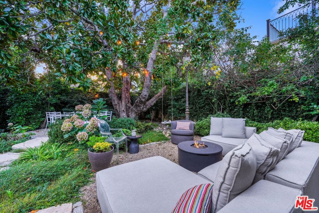 343 S Bundy Drive, Los Angeles, CA 90049 343 S Bundy Drive, Los Angeles, CA 90049