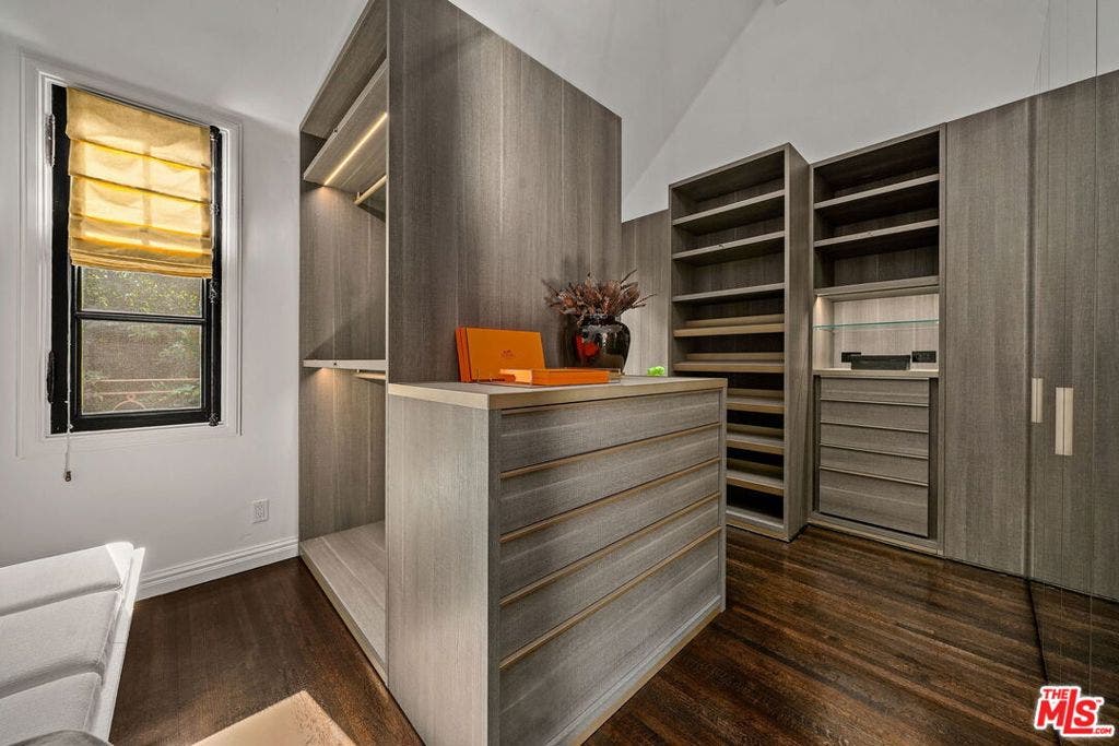 343 S Bundy Drive, Los Angeles, CA 90049 343 S Bundy Drive, Los Angeles, CA 90049