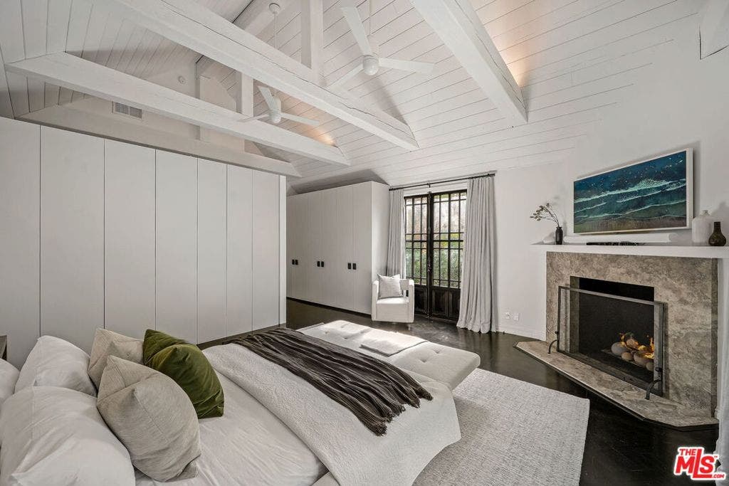 343 S Bundy Drive, Los Angeles, CA 90049 343 S Bundy Drive, Los Angeles, CA 90049