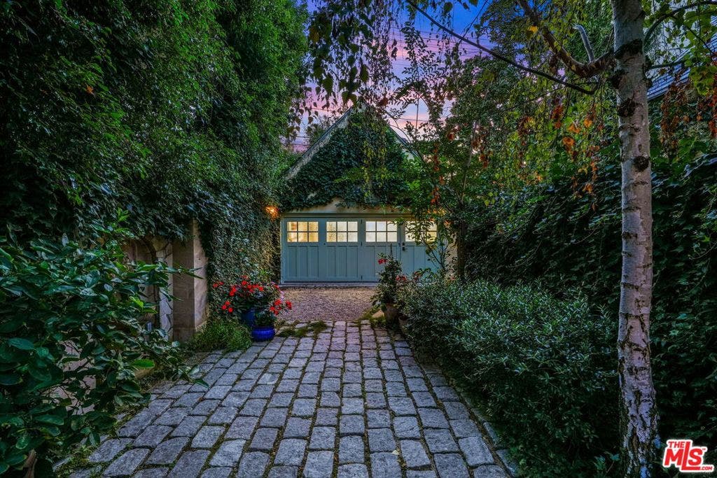 343 S Bundy Drive, Los Angeles, CA 90049 343 S Bundy Drive, Los Angeles, CA 90049