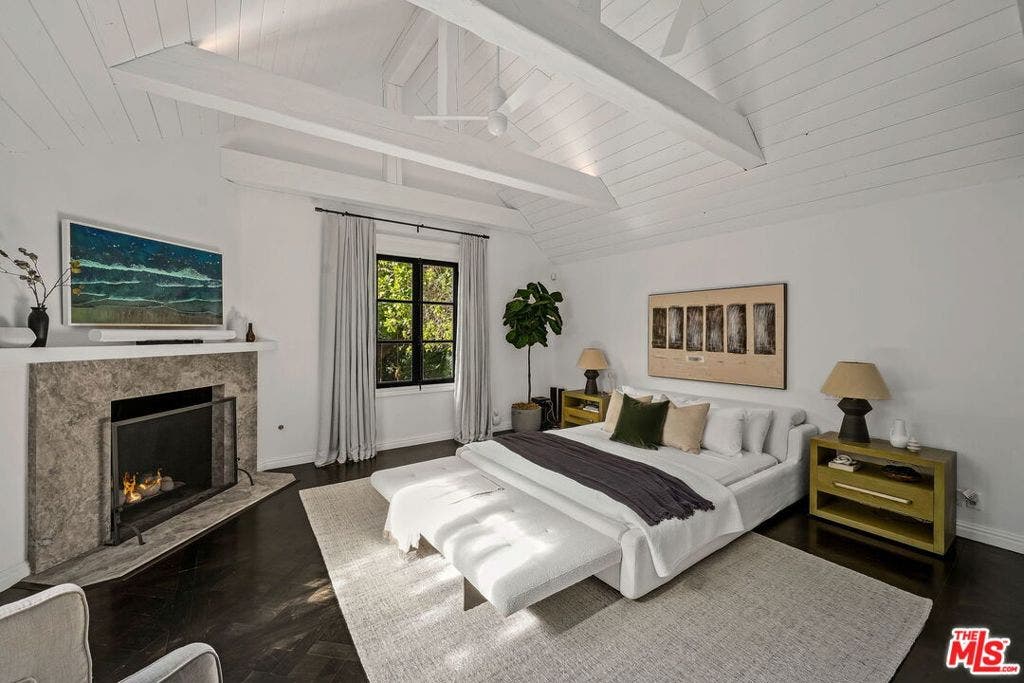 343 S Bundy Drive, Los Angeles, CA 90049 343 S Bundy Drive, Los Angeles, CA 90049