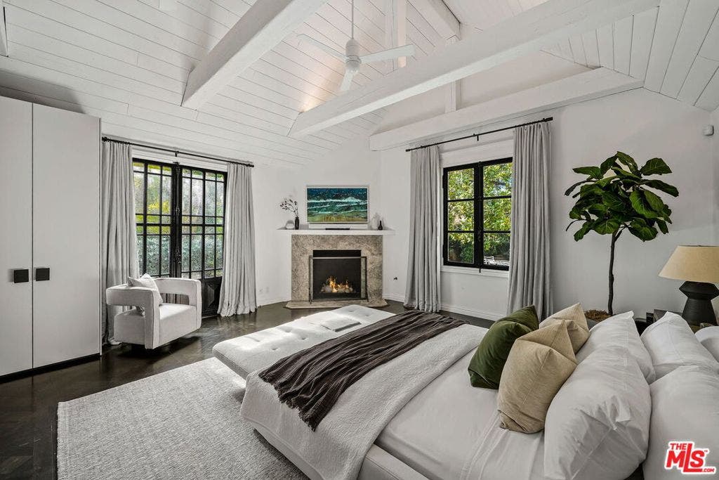 343 S Bundy Drive, Los Angeles, CA 90049 343 S Bundy Drive, Los Angeles, CA 90049