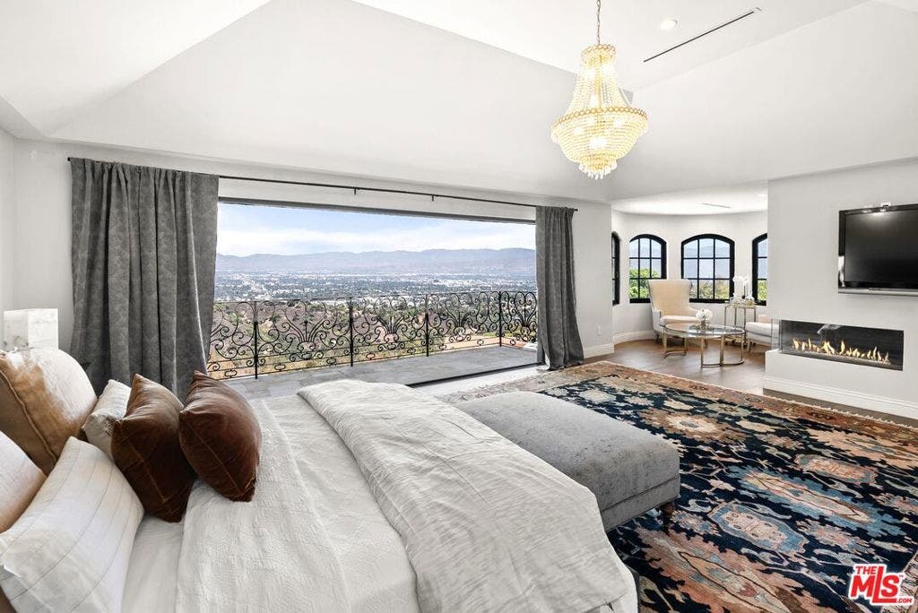 12021 Talus Place, Los Angeles, CA 90210 12021 Talus Place, Los Angeles, CA 90210