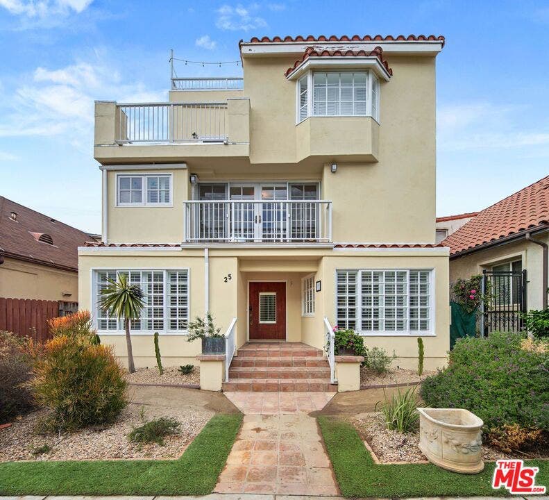 Property photo for 25 Arcadia Terrace, #PH, Santa Monica, CA