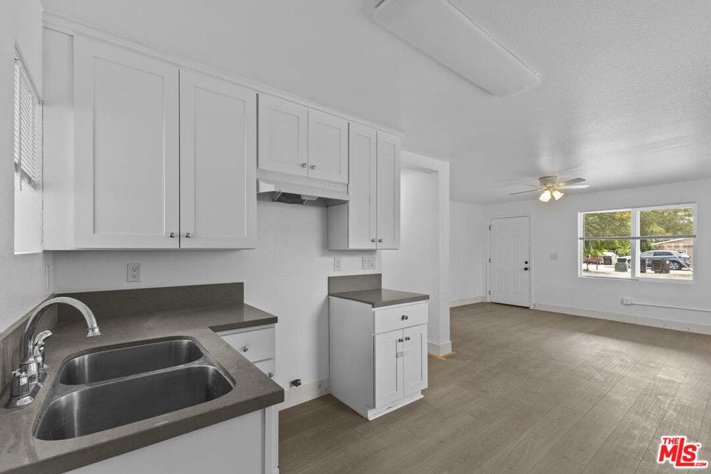 4014 N 3rd Avenue, San Bernardino, CA 92407 Main- Kitchen