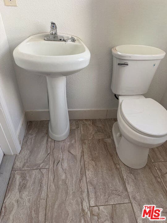 4014 N 3rd Avenue, San Bernardino, CA 92407 1/2 bathroom
