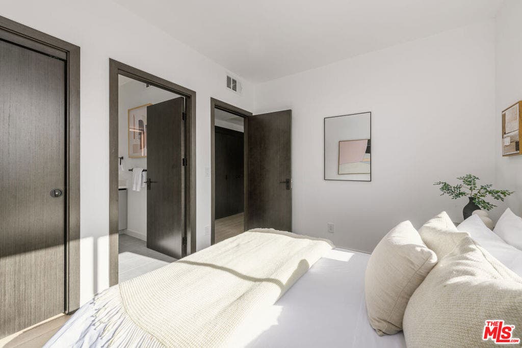 5845 David Avenue, Los Angeles, CA 90034 5845 David Avenue, Los Angeles, CA 90034
