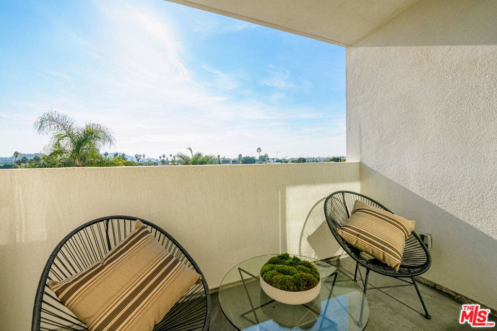 5845 David Avenue, Los Angeles, CA 90034 5845 David Avenue, Los Angeles, CA 90034