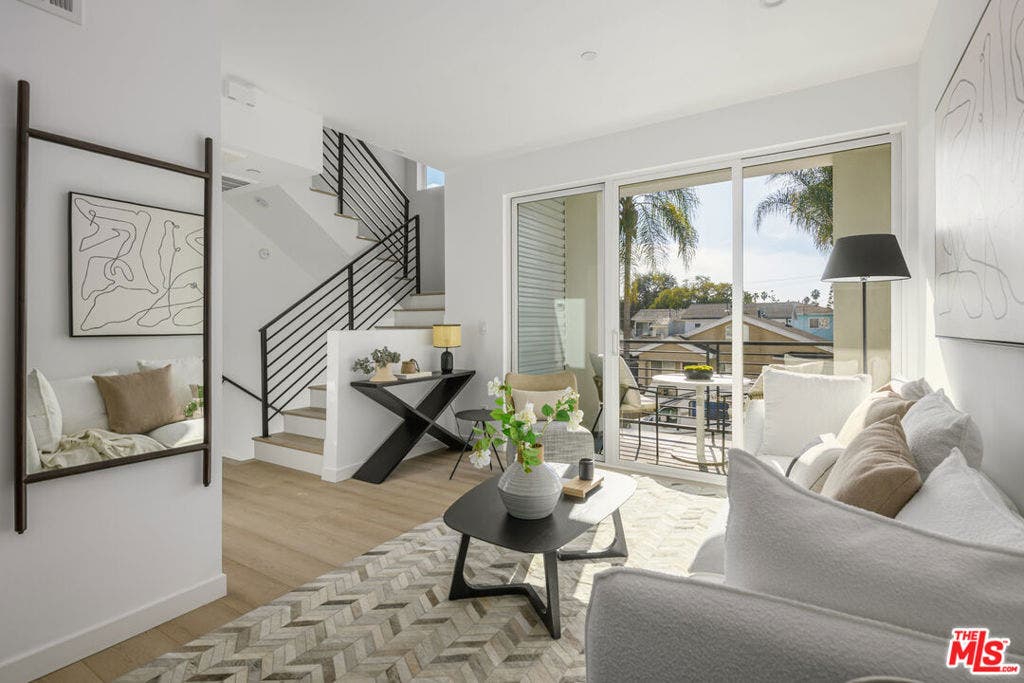 5845 David Avenue, Los Angeles, CA 90034 5845 David Avenue, Los Angeles, CA 90034