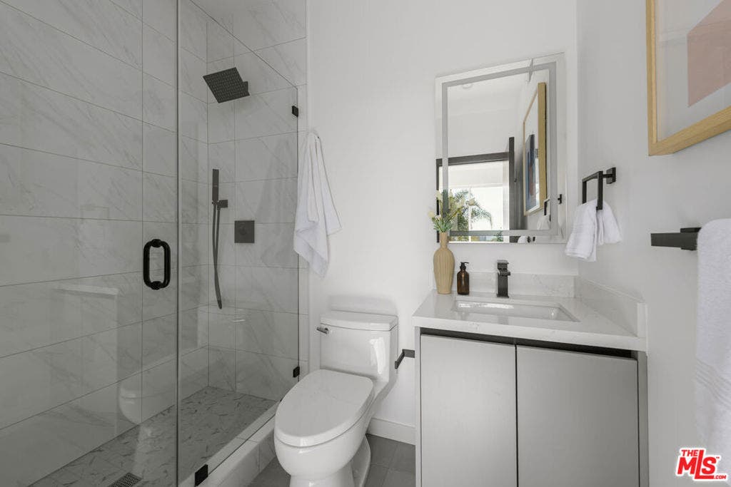 5845 David Avenue, Los Angeles, CA 90034 5845 David Avenue, Los Angeles, CA 90034