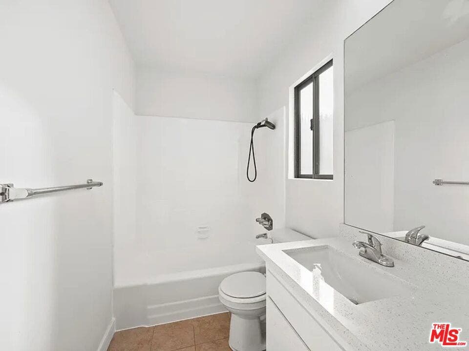 1481 Reeves Street, #1, Los Angeles, CA 90035 1481 Reeves Street, #1, Los Angeles, CA 90035