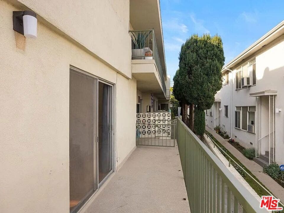 1481 Reeves Street, #1, Los Angeles, CA 90035 1481 Reeves Street, #1, Los Angeles, CA 90035