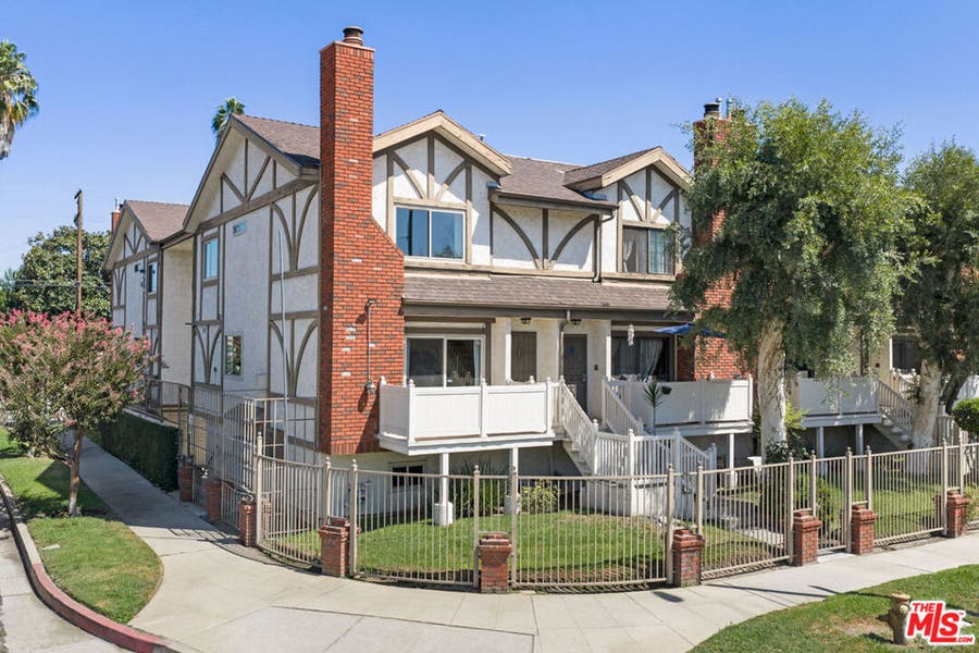Property photo for 13959 Victory Boulevard, #1, Los Angeles, CA