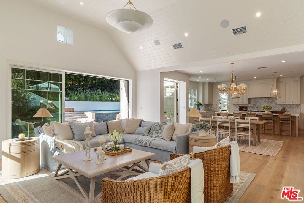837 Muskingum Avenue, Los Angeles, CA 90272