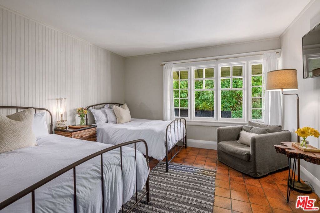 15 30th Avenue, Los Angeles, CA 90291