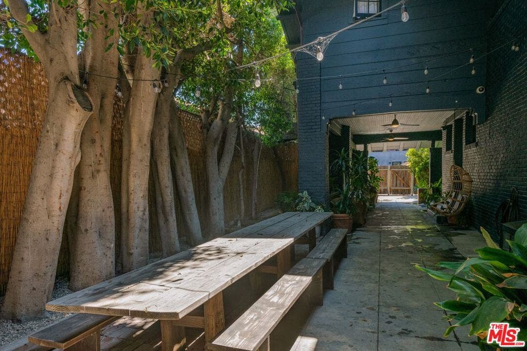 15 30th Avenue, Los Angeles, CA 90291