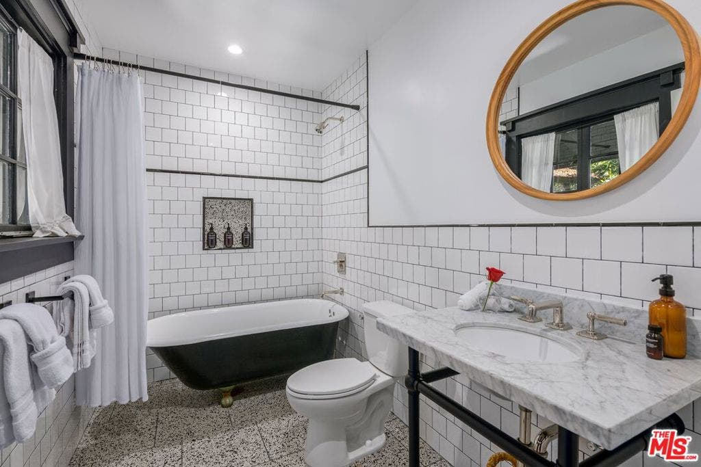 15 30th Avenue, Los Angeles, CA 90291