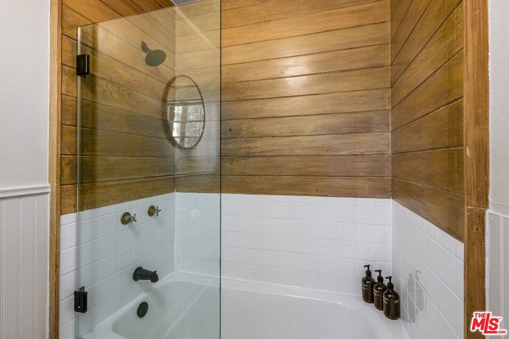 15 30th Avenue, Los Angeles, CA 90291
