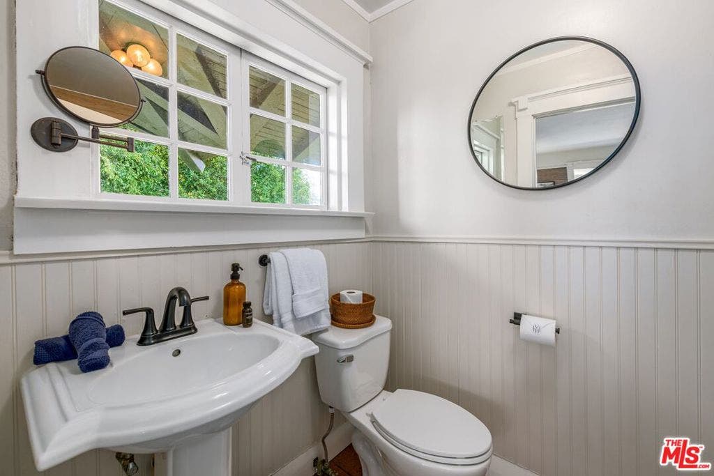 15 30th Avenue, Los Angeles, CA 90291