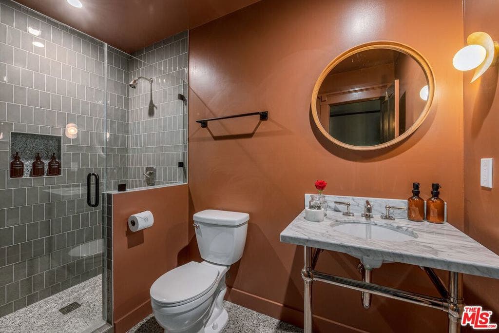 15 30th Avenue, Los Angeles, CA 90291
