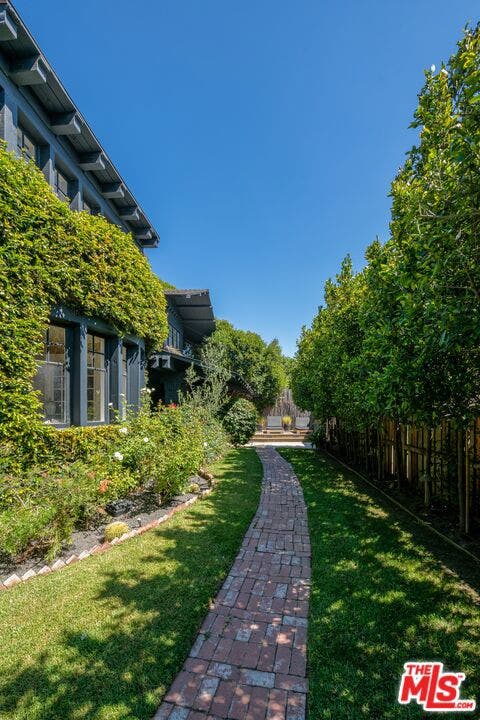 15 30th Avenue, Los Angeles, CA 90291