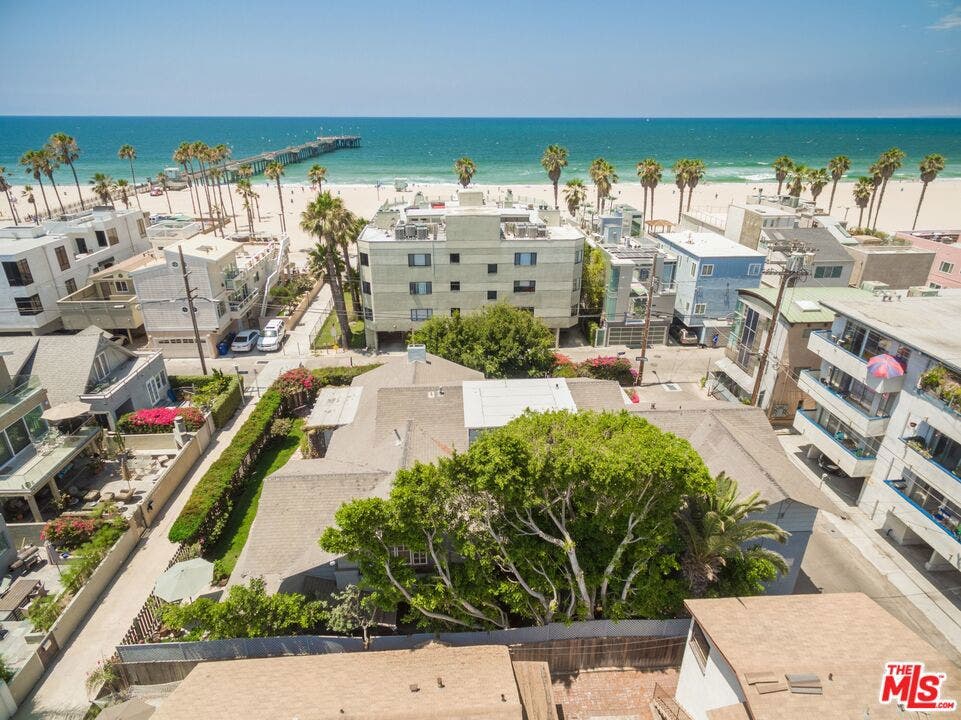 15 30th Avenue, Los Angeles, CA 90291