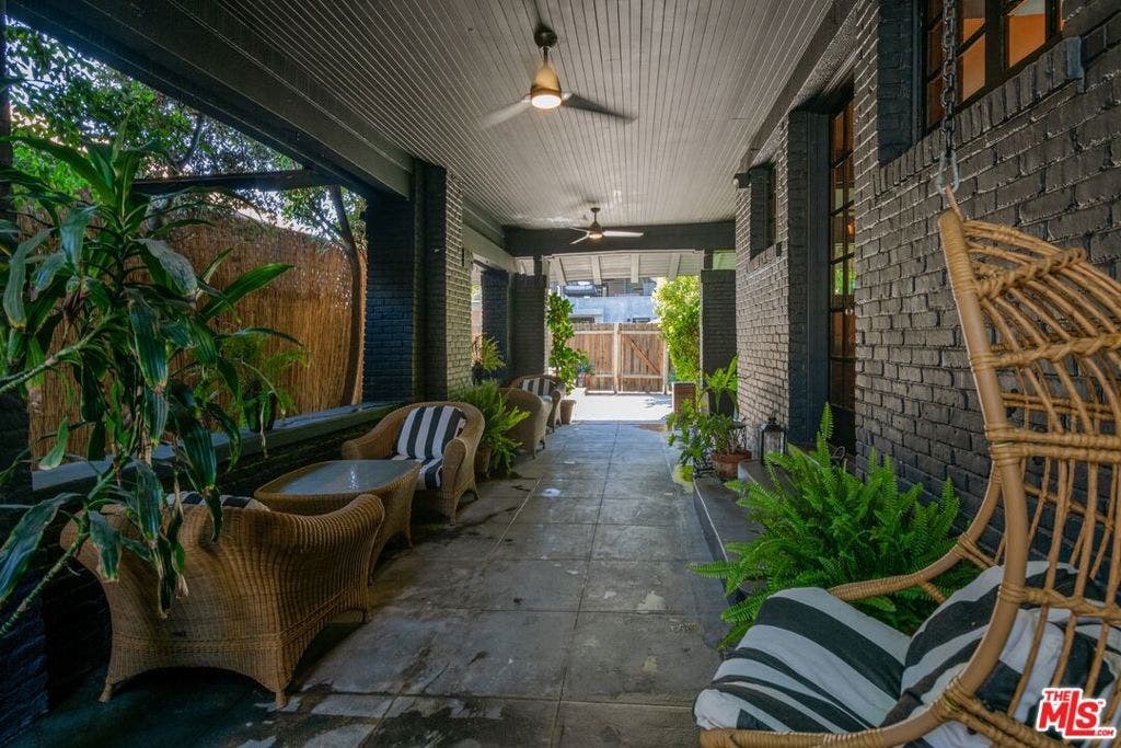 15 30th Avenue, Los Angeles, CA 90291