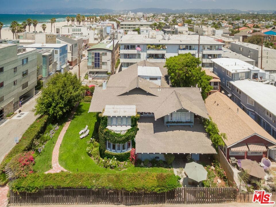 15 30th Avenue, Los Angeles, CA 90291