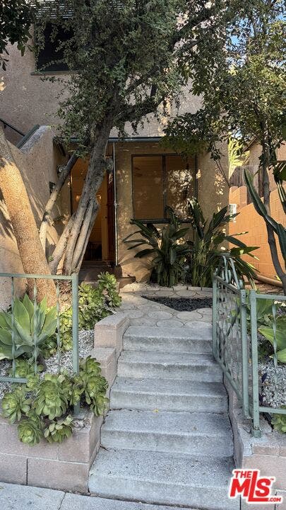 Property photo for 3109 Berkeley Avenue, Los Angeles, CA