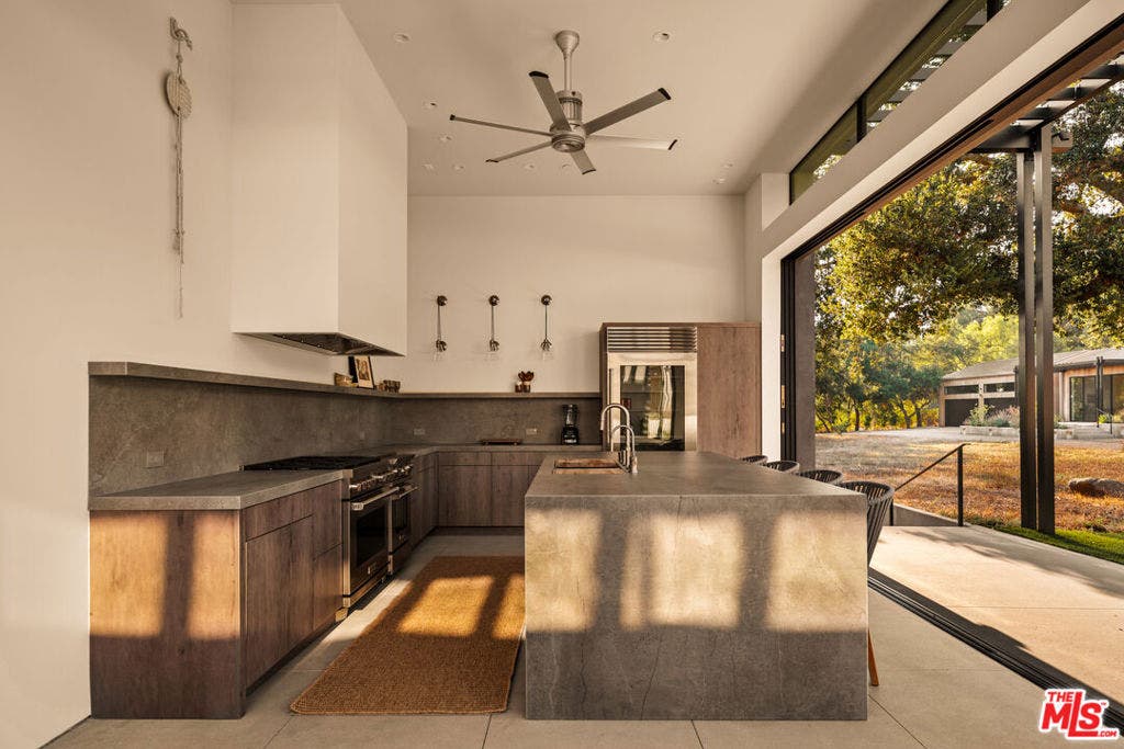 1225 Shippee Lane, Ojai, CA 93023 1225 Shippee Lane, Ojai, CA 93023